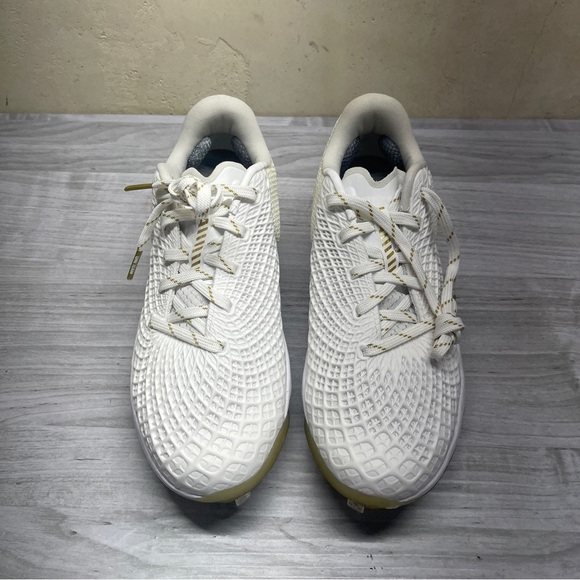 Under Armour UA Glyde 2 MT White Gold Softball Cleats Women’s size 7 - Picture 2 of 15